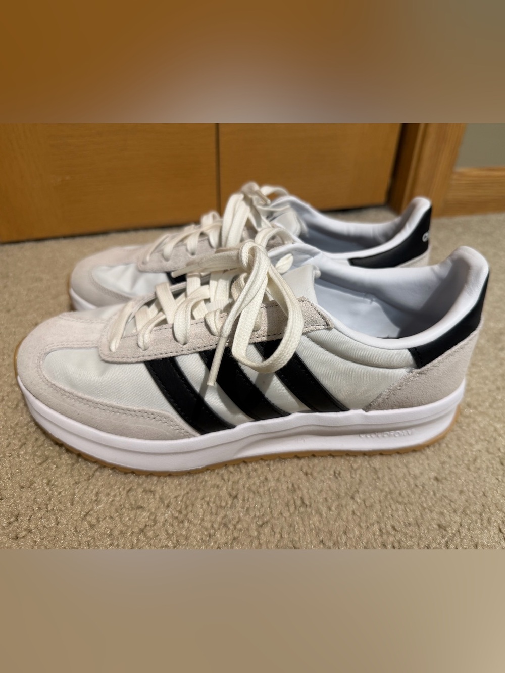 NWOB adidas Run 70s 2.0 Sneakers